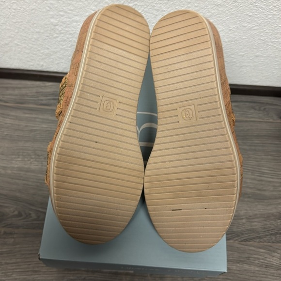 Bzees Resort Wedge Sandal - Picture 4 of 6